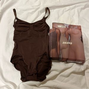 NWT SKIMS Sculpting Brief Bodysuit size small - medium. New in box. Cocoa color